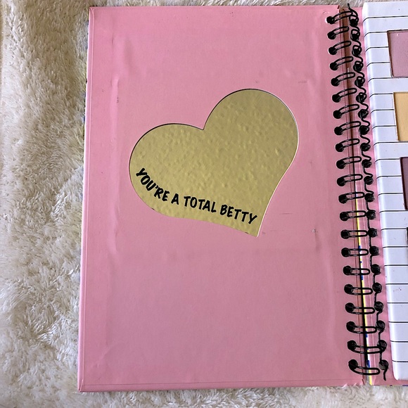 Hot Topic LE Clueless Totally Buggin’ Eyeshadow Palette Notebook - Picture 6 of 6